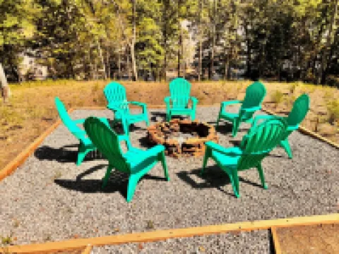 Sleeps 10! Lake Front 4-Bedroom Home with Fire Pit Lake Views!