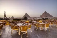 Shadow Pyramids View Inn