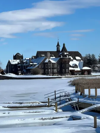 Chateau Country Inn and Captain's Cottage