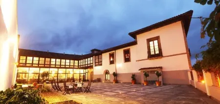 Hotel Pax Casona del Busto Отели в г. Правия