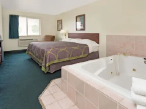 Super 8 by Wyndham Windsor Hotels in Windsor