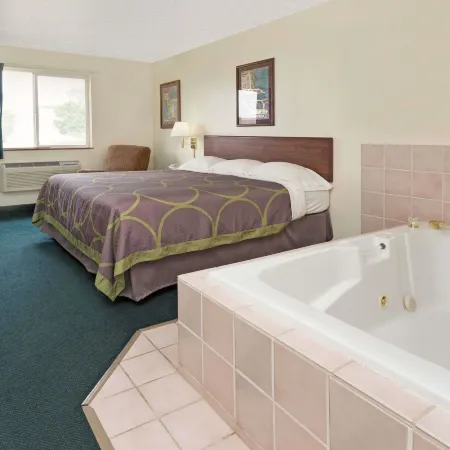Super 8 by Wyndham Windsor