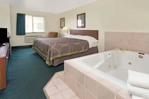 Super 8 by Wyndham Windsor Hotels in Windsor