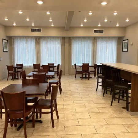 Country Inn & Suites by Radisson, Greensboro, NC Отели рядом с достопримечательностью «Торговый центр Four Seasons»