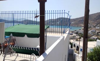 Grandma Vasiliki Rooms to Let