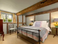 Barn conversion, 10 mins from Henley-on-Thames. Tennis court & indoor pool. Hotels in Henley-on-Thames