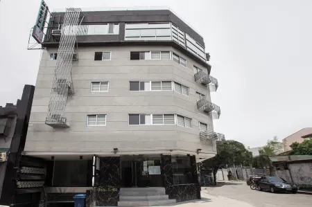 Circuit Hostel