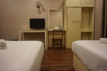 Queens Hotel Отели в г. Чам Пхэ