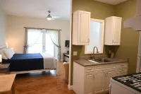 Tree to Me Inn Hotels in Cawston