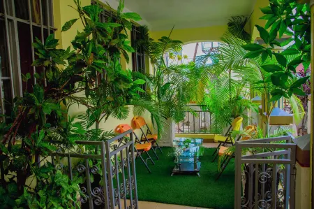 Gahahe Hills Hotel Отели в г. Бужумбуре