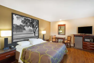 Super 8 by Wyndham Martinez Các khách sạn ở Martinez