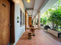 Indra Porak Residence Hotel Hotels near Wat Chowk