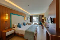 Ramada Hotel & Suites by Wyndham Kusadasi - 4 étoiles
