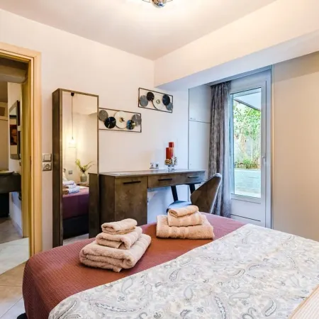 Urban Living Minicasa Nomad - Kalamata s Hideaway