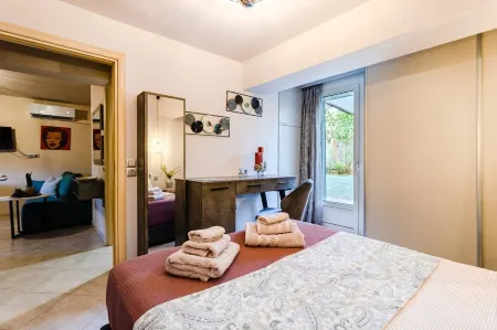 Urban Living Minicasa Nomad - Kalamata s Hideaway