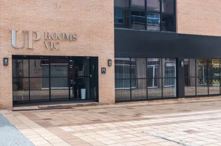 Up Rooms Vic Hotel Отели в г. Гурб