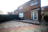 Family Holiday Home With Hot Tub & Sauna Sleeps 8 - Bungalows