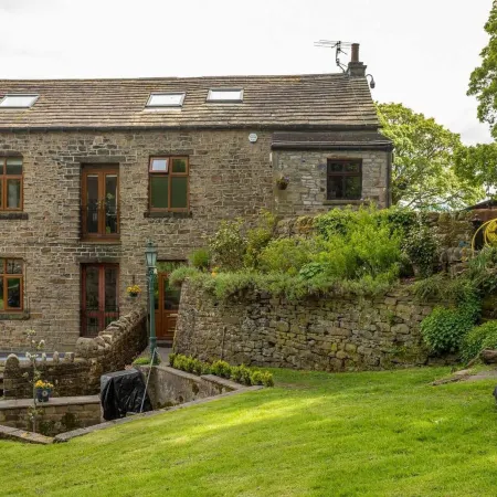 OldMill-2Bed-Sleeps6-PrivateGarden-OptionalHotTub