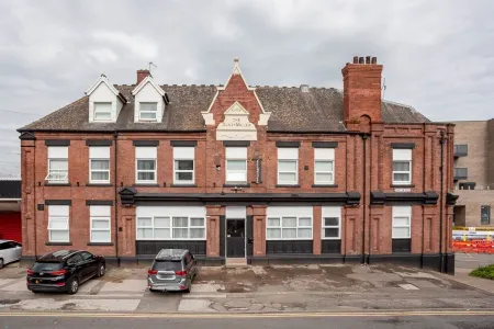 Dusties Hotel Отели в г. Суинтон