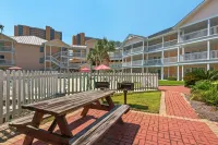 Peachtree Place Condominiums by Panhandle Getaways Hotels in Laguna Beach