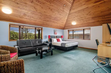 Riverside Hotel Marlborough Отели рядом с достопримечательностью «Marlborough Museum»