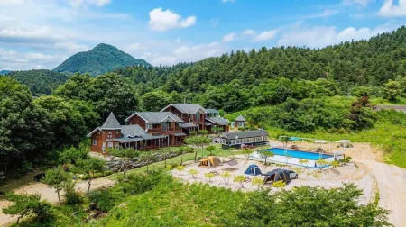 Gangchon Palace Pension Отели рядом с достопримечательностью «Jade Garden»