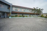 Super OYO 1844 Bravo Residence Hotels in Beluluk