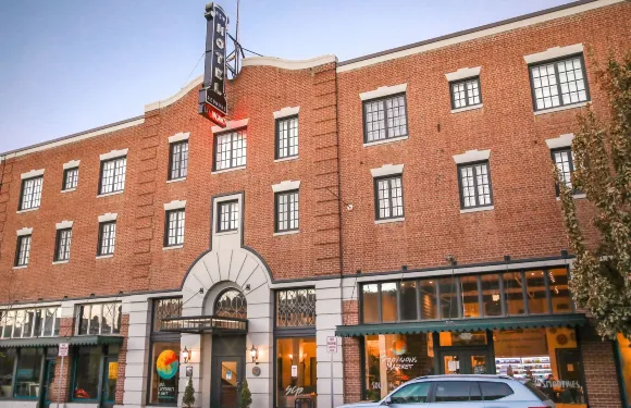 雷德蒙德SCP酒店