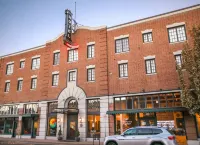Scp Redmond Hotel - parkir