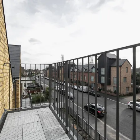 Skyvillion -Vineyard Court- Enfield 1Bed W/Balcony