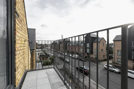 Skyvillion -Vineyard Court- Enfield 1Bed W/Balcony