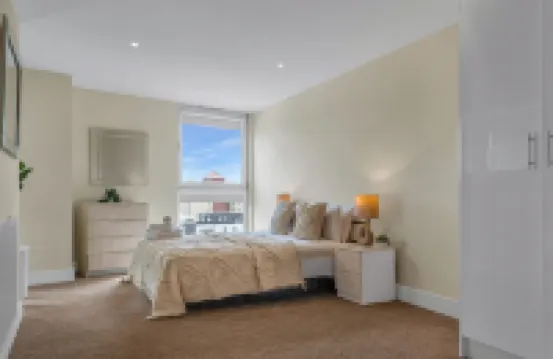 Spacious Serviced Apartments Canary Wharf Hotels in London