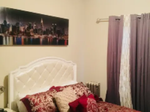 Upscaled Home in a Quiet Neighborhood Hotels in Springfield
