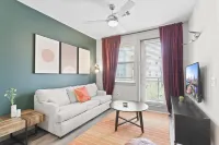 Serene 1Br King Suite Close to Downtown w Fast Wifi - Gym