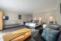 Parklands Motel & Apartments Te Anau - balcony