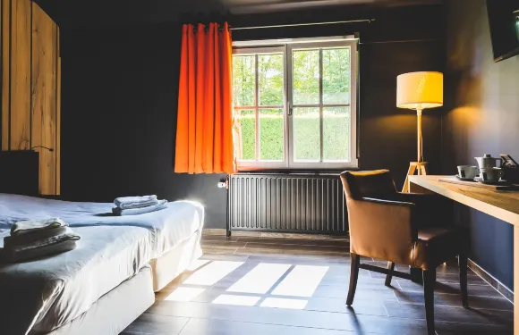 多邁納杜布魯酒店