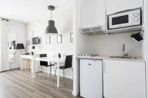 Residencia Universitaria Resa Campus del Mar - Apartemen