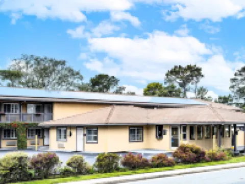 Aura Inn Monterey Hotels near Monterey Bay Aquarium