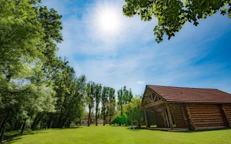 Logis Hôtel-Restaurant Domaine de Montecristo Отели в г. Ле-Рисе