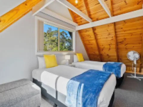 Four Seasons Waterfront Villas Hotels in Port Arthur