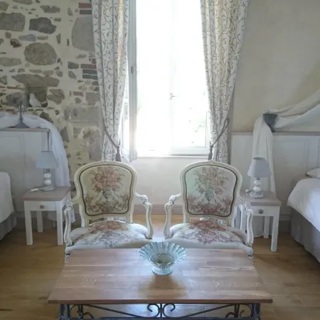 Le Manoir "Aux Douves"