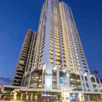 Qube Broadbeach Ocean View Apartments Hotel Exterior