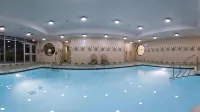 Holiday Inn & Suites SURREY EAST - CLOVERDALE by IHG - Pools