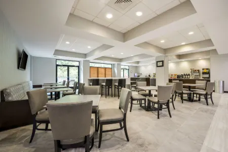 Wingate by Wyndham Charlotte Airport I-85/I-485 Отели рядом с достопримечательностью «Рекреэйшен Департмент»