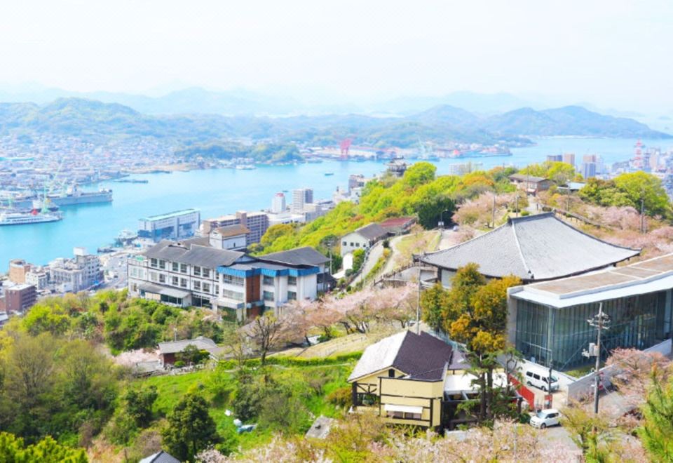 베셀 인 후쿠야마 에키기타구치