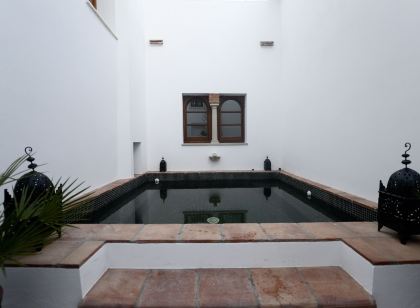 ApartaSuites Alberca Deluxe