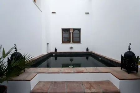 ApartaSuites Alberca Deluxe