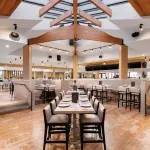 Sandman Hotel & Suites Kelowna Các khách sạn ở Kelowna