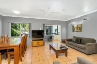 Cairns Reef Apartments & Motel Hotel a White Rock