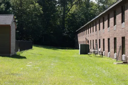 Aderi Hotel Near Casino Отели рядом с достопримечательностью «Парк штата Роки Нек»